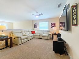 Banana Palm Paradise 5 Bedroom Home by RedAwning