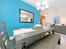 Banana Palm Paradise 5 Bedroom Home by RedAwning