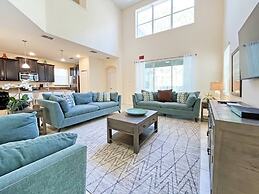 Banana Palm Paradise 5 Bedroom Home by RedAwning