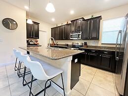 Banana Palm Paradise 5 Bedroom Home by RedAwning