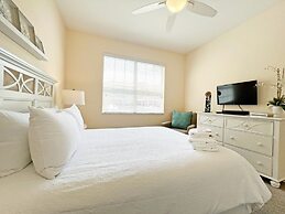 Banana Palm Paradise 5 Bedroom Home by RedAwning