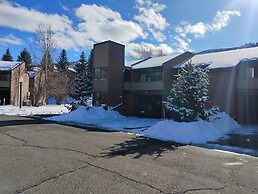 1673 Captain Molly Slopeside Secret! 2 Bedroom Condo by RedAwning