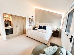 1673 Captain Molly Slopeside Secret! 2 Bedroom Condo by RedAwning