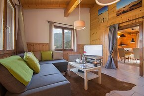 Cozy Mountain Getaway Chalet les Marmottes