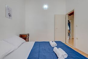 Spacious apartment Zvone with 3 balconies and parking