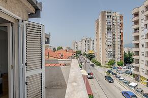 Spacious apartment Zvone with 3 balconies and parking