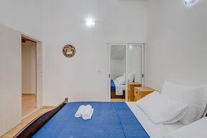 Spacious apartment Zvone with 3 balconies and parking