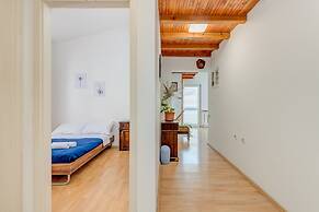 Spacious apartment Zvone with 3 balconies and parking