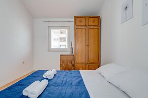 Spacious apartment Zvone with 3 balconies and parking