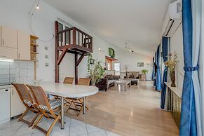 Spacious apartment Zvone with 3 balconies and parking