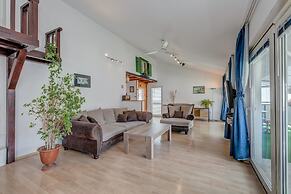 Spacious apartment Zvone with 3 balconies and parking