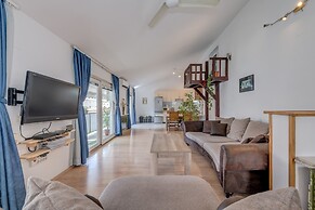 Spacious apartment Zvone with 3 balconies and parking