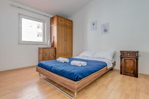 Spacious apartment Zvone with 3 balconies and parking