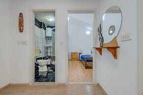 Spacious apartment Zvone with 3 balconies and parking