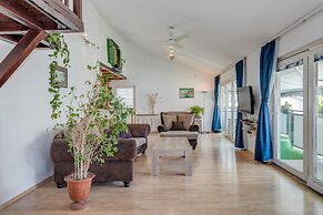 Spacious apartment Zvone with 3 balconies and parking