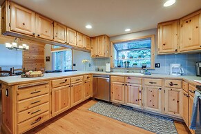Rustic Truckee Cabin Retreat w/ Community Pool!