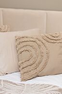 Bitwy Warszawskiej Apartment by Renters