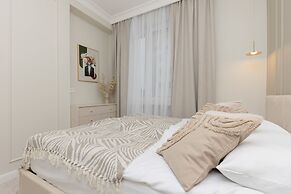 Bitwy Warszawskiej Apartment by Renters