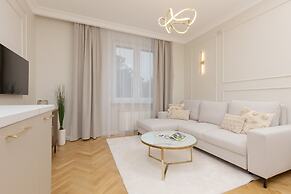 Bitwy Warszawskiej Apartment by Renters