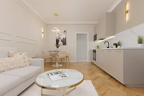 Bitwy Warszawskiej Apartment by Renters