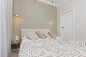 Bitwy Warszawskiej Apartment by Renters