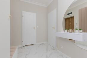 Bitwy Warszawskiej Apartment by Renters