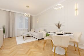 Bitwy Warszawskiej Apartment by Renters