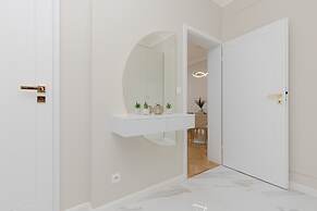 Bitwy Warszawskiej Apartment by Renters