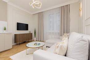 Bitwy Warszawskiej Apartment by Renters