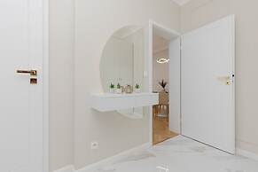 Bitwy Warszawskiej Apartment by Renters