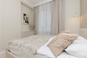 Bitwy Warszawskiej Apartment by Renters