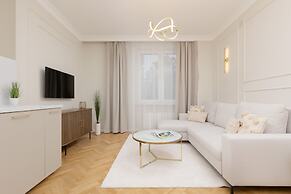 Bitwy Warszawskiej Apartment by Renters