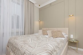 Bitwy Warszawskiej Apartment by Renters