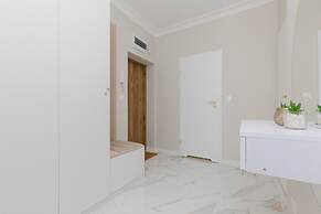 Bitwy Warszawskiej Apartment by Renters