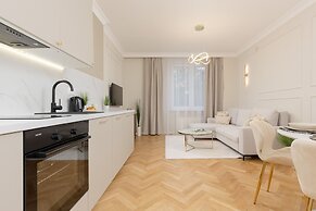 Bitwy Warszawskiej Apartment by Renters