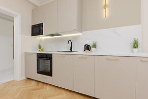 Bitwy Warszawskiej Apartment by Renters