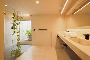 OMA Cancun Holistic Healing Center