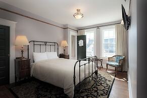 The NuWray Hotel & Carriage House