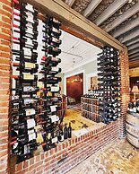 The NuWray Hotel & Carriage House