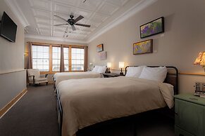 The NuWray Hotel & Carriage House