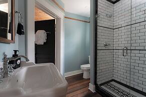 The NuWray Hotel & Carriage House