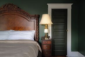 The NuWray Hotel & Carriage House