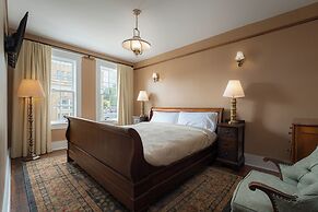 The NuWray Hotel & Carriage House