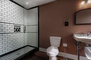 The NuWray Hotel & Carriage House