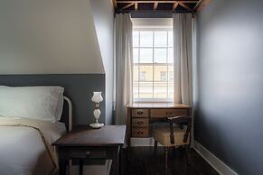 The NuWray Hotel & Carriage House