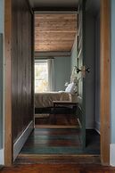 The NuWray Hotel & Carriage House