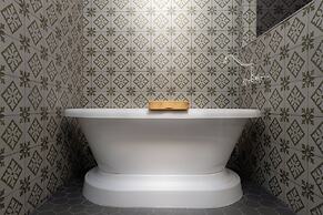 The NuWray Hotel & Carriage House