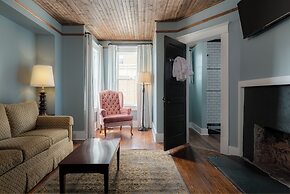 The NuWray Hotel & Carriage House