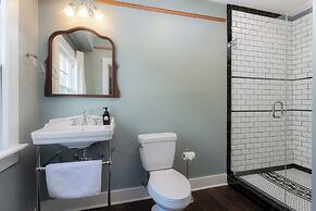 The NuWray Hotel & Carriage House