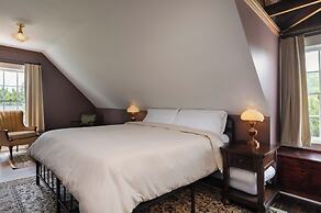 The NuWray Hotel & Carriage House